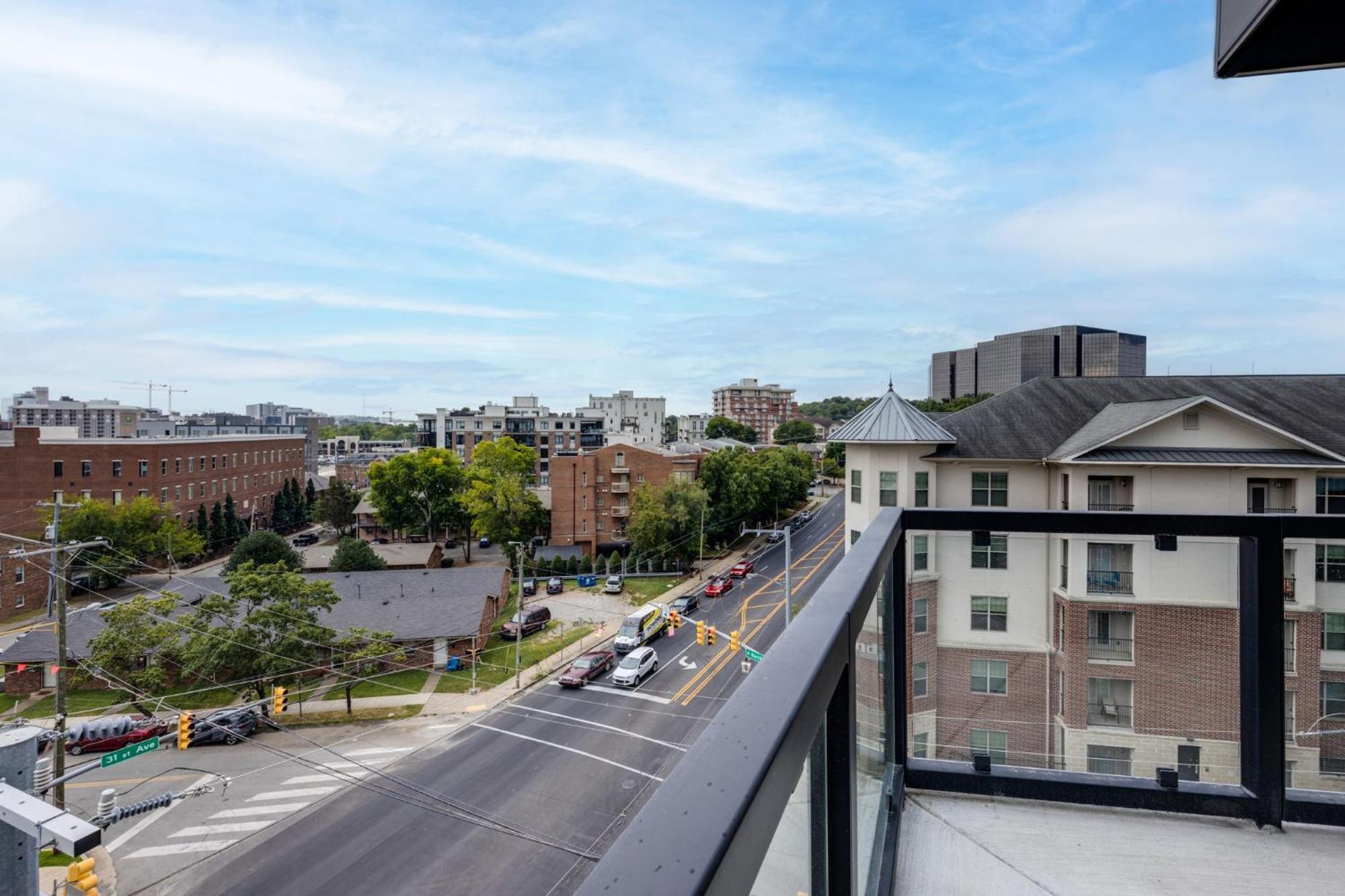 ナッシュビルElegant Corner Penthouse With Private Balcony, Skyline Views, Pool, And Gymアパートメント エクステリア 写真